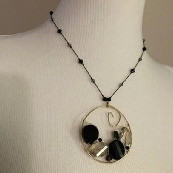 Wire Circle Pendant Beaded Necklace Handmade - Picture 6 of 9